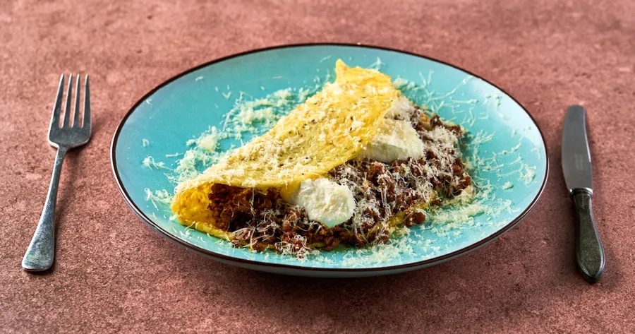 Kaas-ei tortilla gevuld met Mexicaans rundergehakt