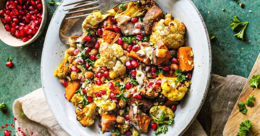 Kleurrijke salade met kikkererwten