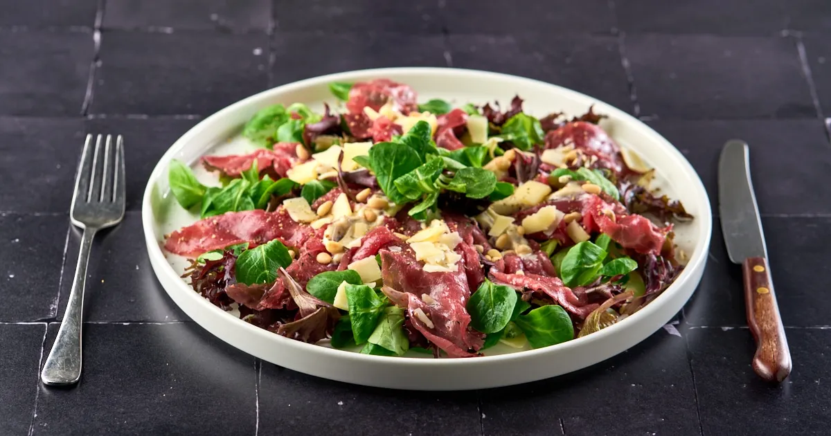 Rundercarpaccio met truffelmayonaise en Parmezaan