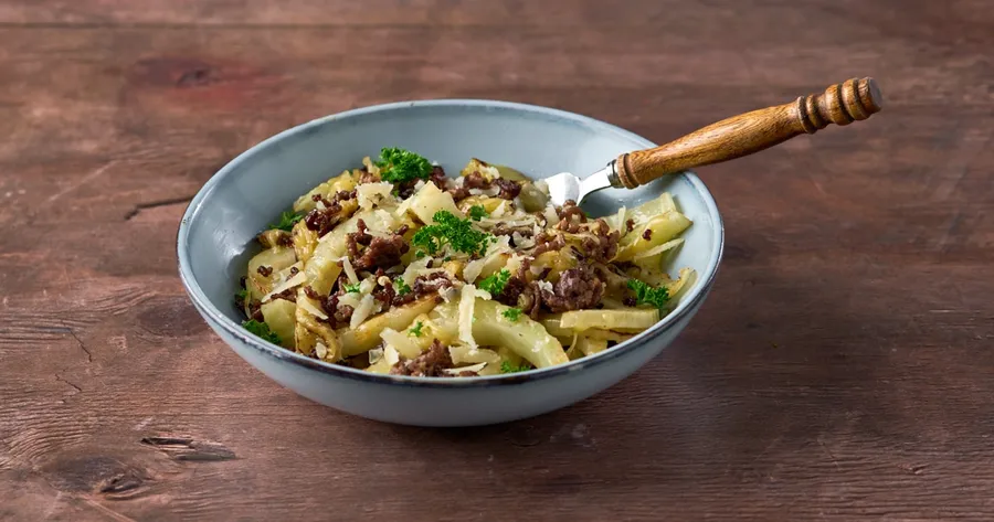 Snel eenpansgerecht met gehakt, venkel en Parmezaan
