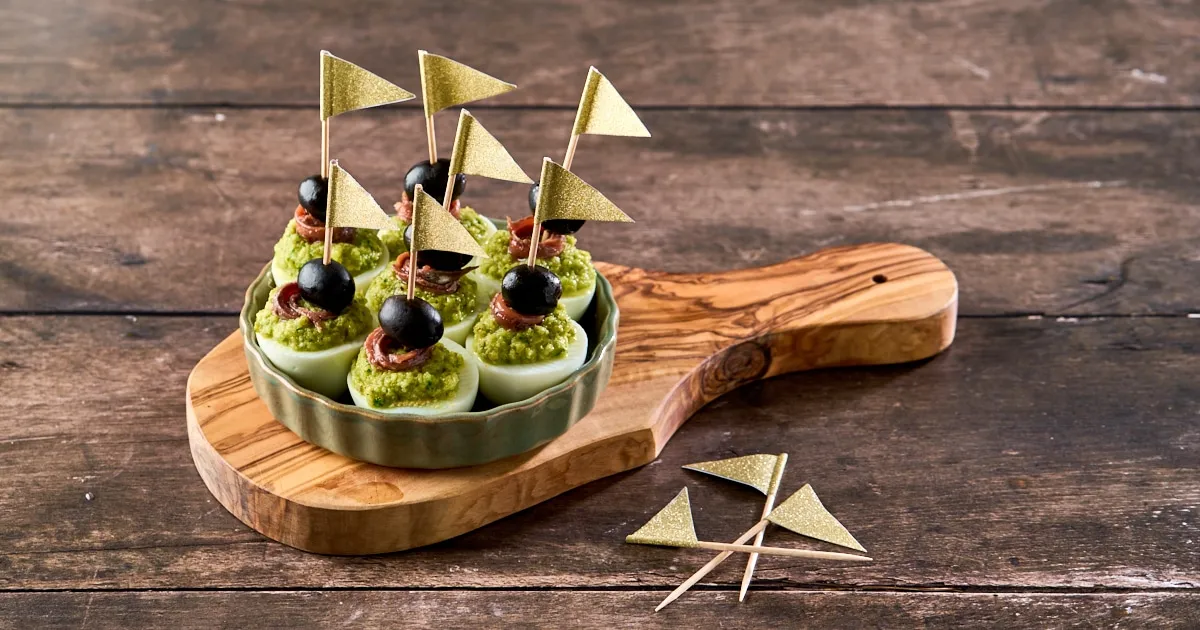 Tapas met ei, ansjovis en olijf