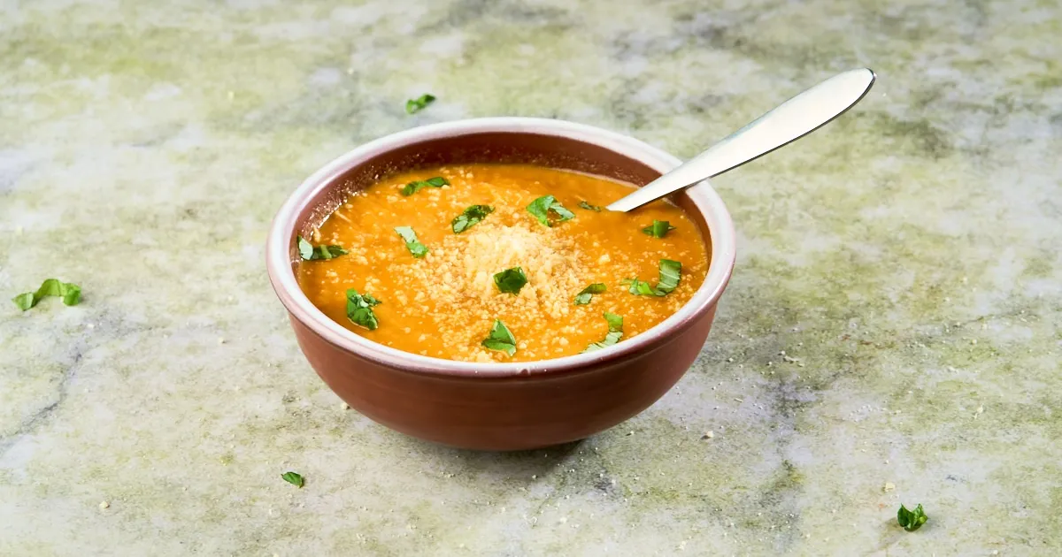 Tomatensoep met venkel en Parmezaanse kaas