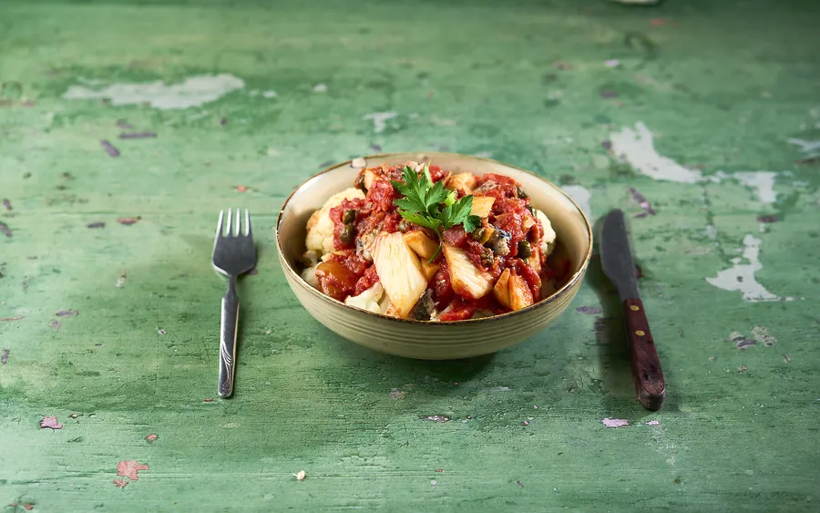 Bloemkool met tomaten-sardientjessaus