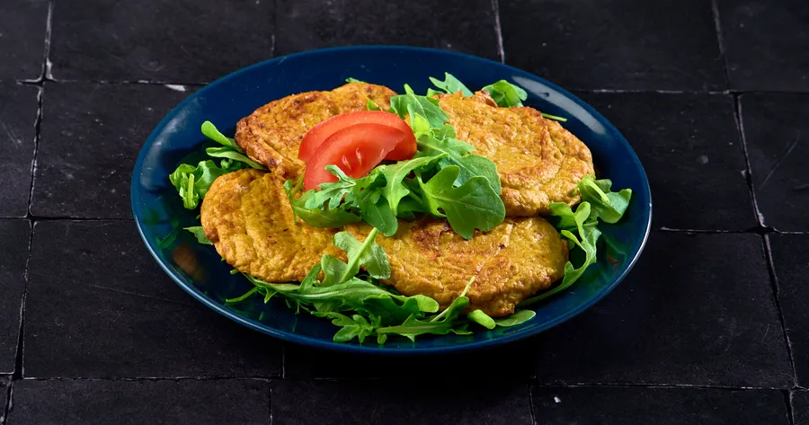 Bloemkoolburgers met kerrie en kardemon