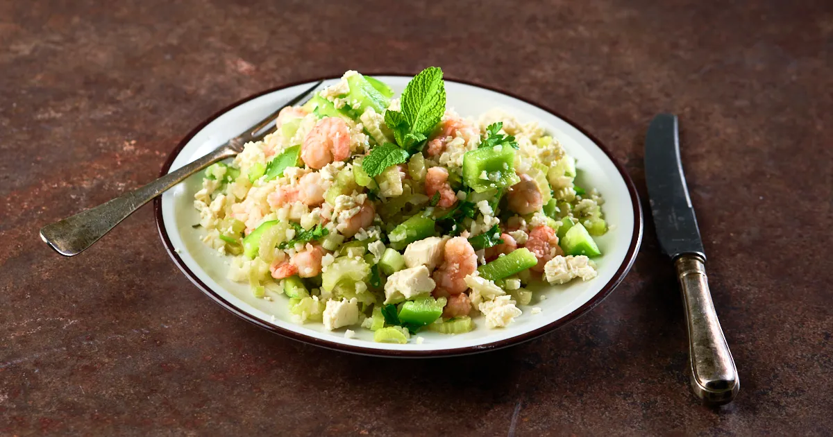 Bloemkoolrijstsalade met garnalen en feta