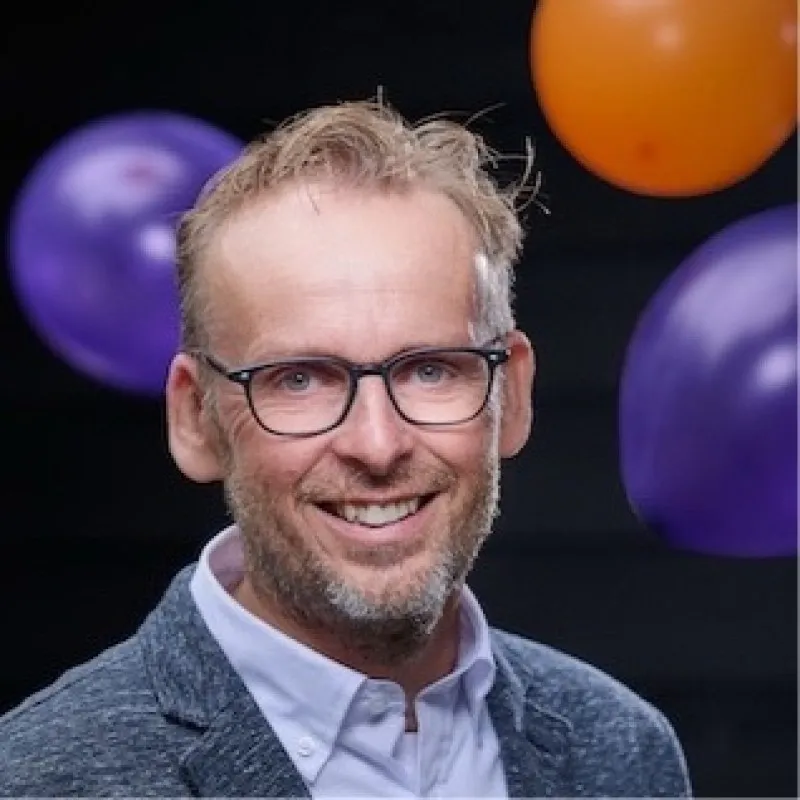Portret van Marco Koning, sociaal- en organisatiepsycholoog bij StoryConnect.